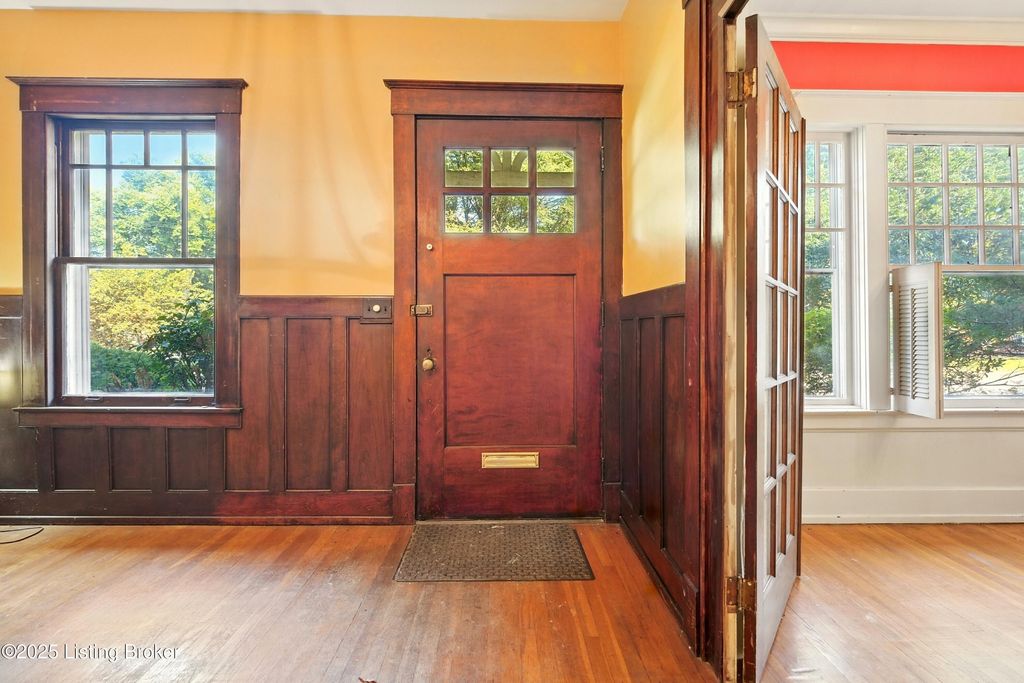 Photo of 2140 Maryland Ave, Louisville, KY 40205 (MLS # 1706091)