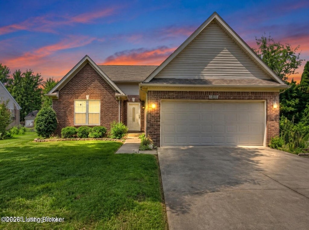 Photo of 7217 Meadow Ridge Dr, Louisville, KY 40218 (MLS # 1728397)