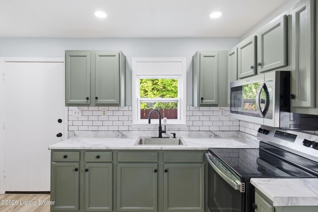 Photo of 814 Winkler Ave, Louisville, KY 40208 (MLS # 1715473)