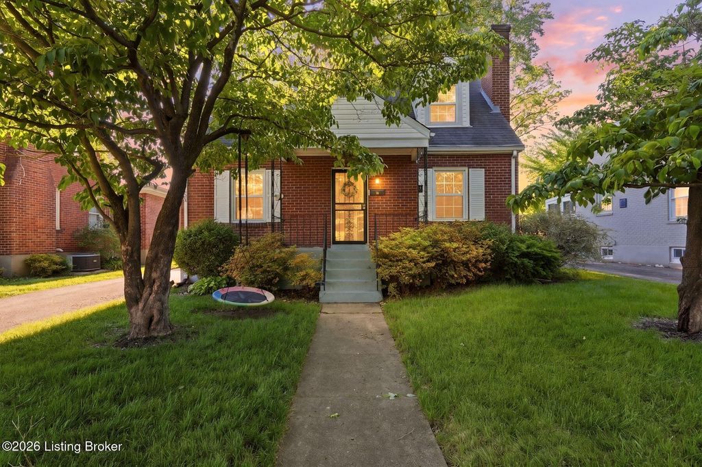 Photo of 225 Brown Ave, Louisville, KY 40207 (MLS # 1716126)