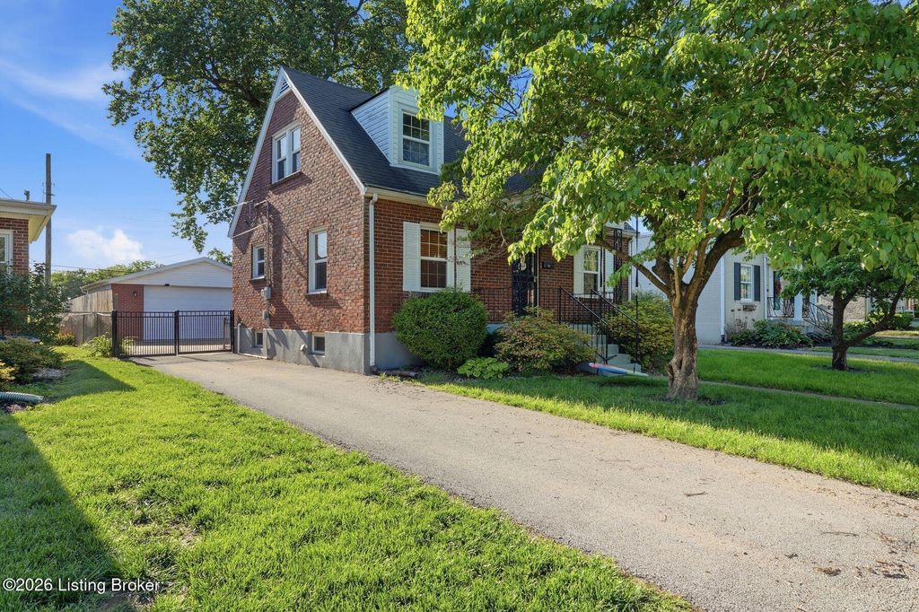 Photo of 225 Brown Ave, Louisville, KY 40207 (MLS # 1716126)