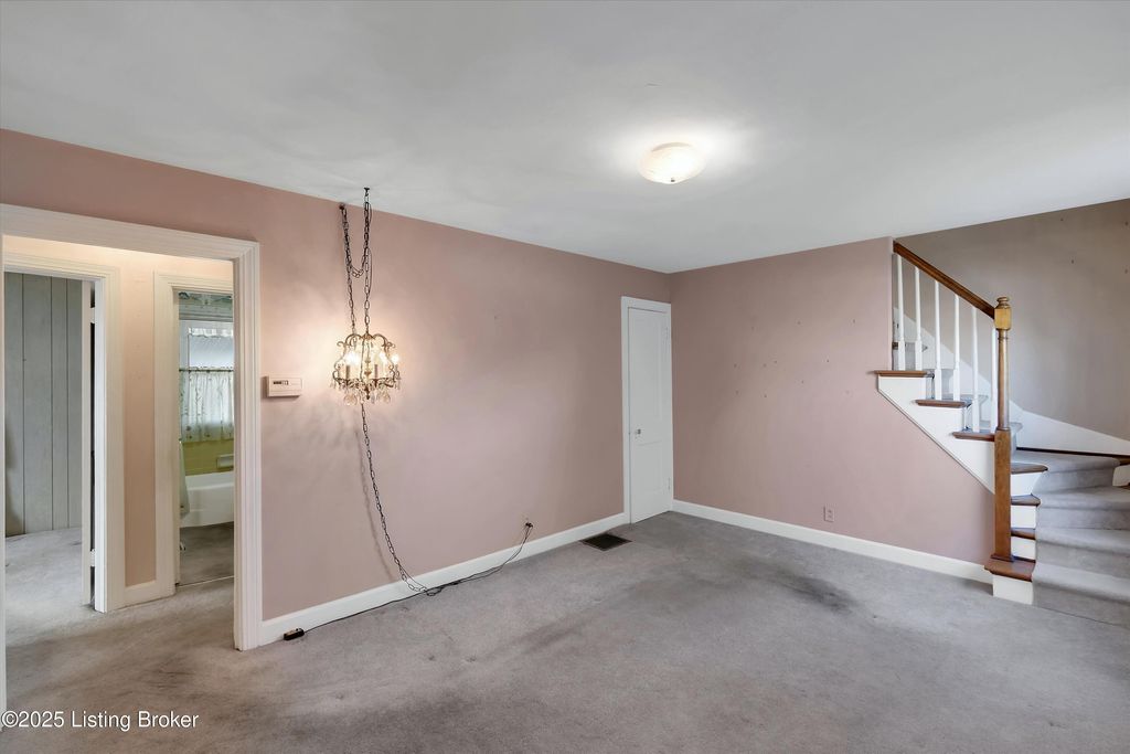 Photo of 4212 Norbourne Blvd, Louisville, KY 40207 (MLS # 1705914)