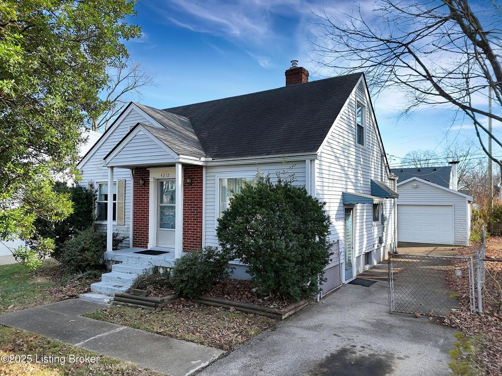 Photo of 4212 Norbourne Blvd, Louisville, KY 40207 (MLS # 1705914)
