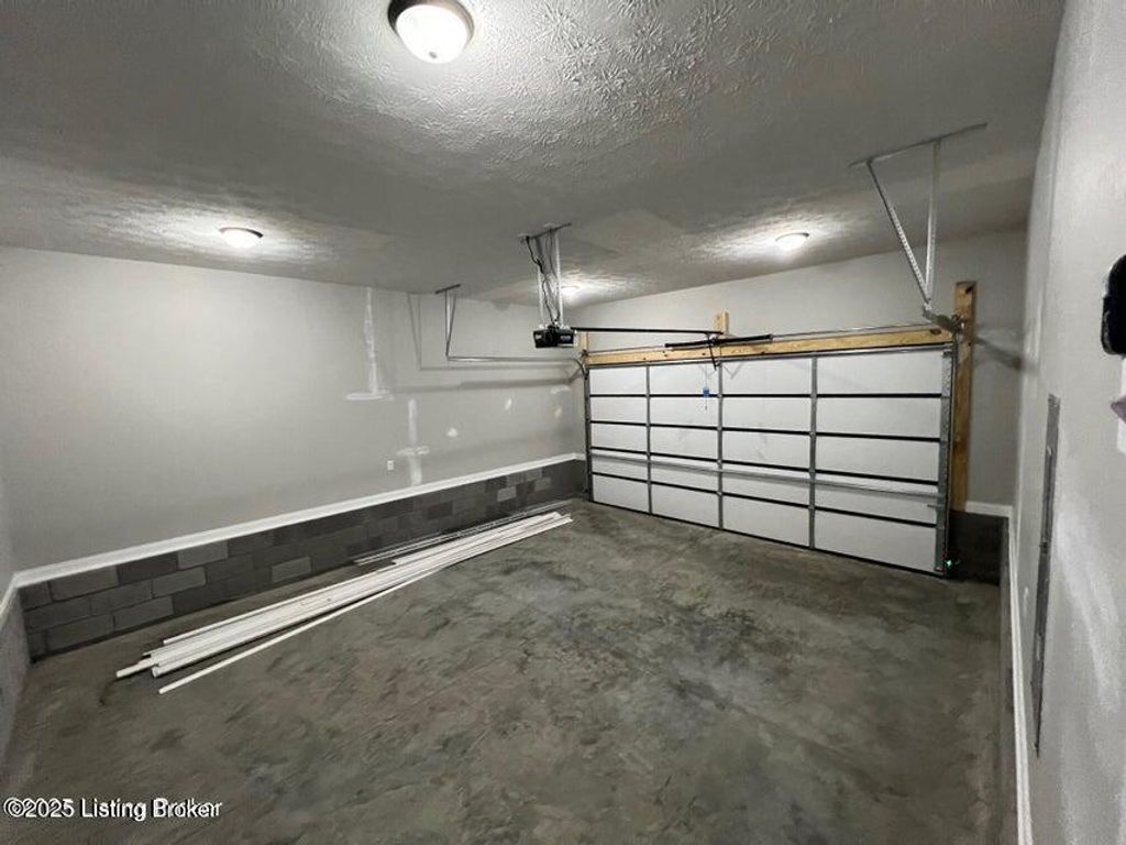 Photo of 109 New Orleans Ct, Taylorsville, KY 40071 (MLS # 1701591)