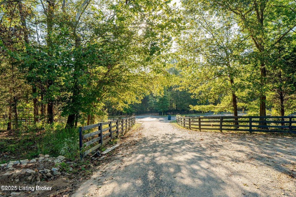 Photo of 2191 W US HWY 42, La Grange, KY 40031 (MLS # 1704455)