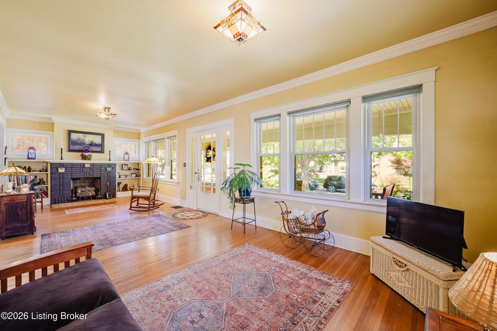 Photo of 2232 Gladstone Ave, Louisville, KY 40205 (MLS # 1715480)