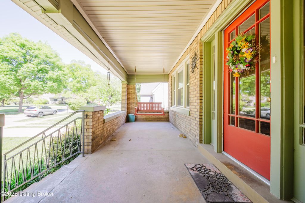 Photo of 2232 Gladstone Ave, Louisville, KY 40205 (MLS # 1715480)