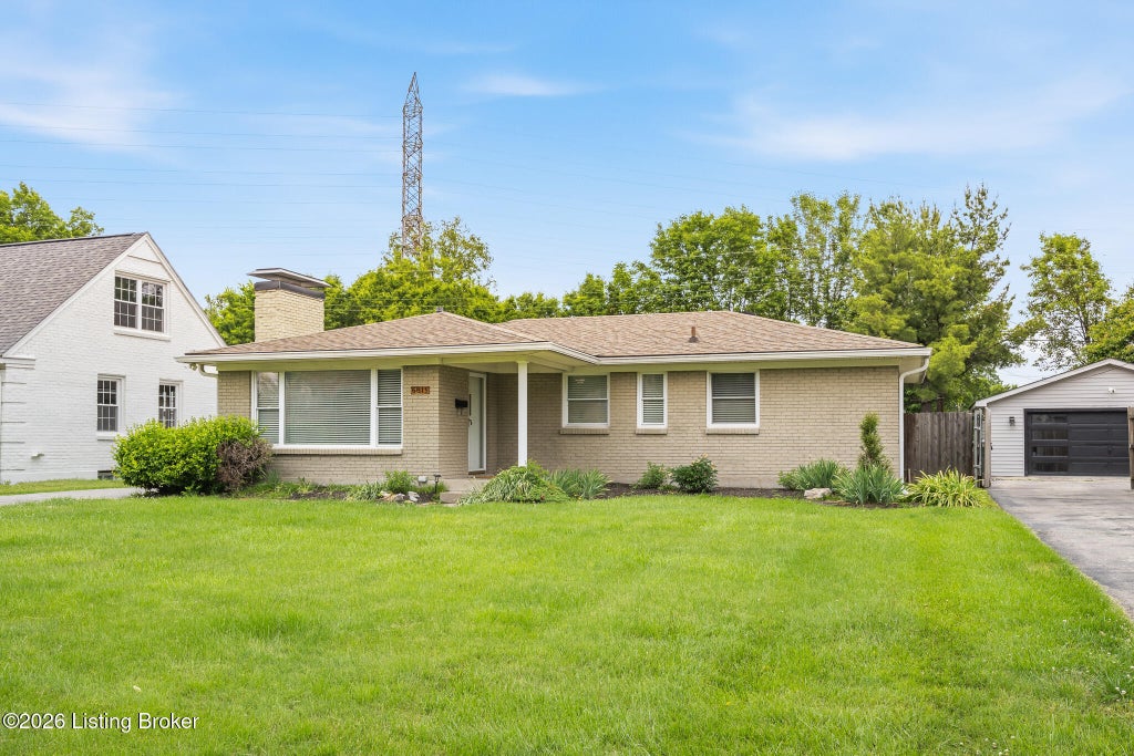 Photo of 6819 Green Meadow Cir, Louisville, KY 40207 (MLS # 1718578)