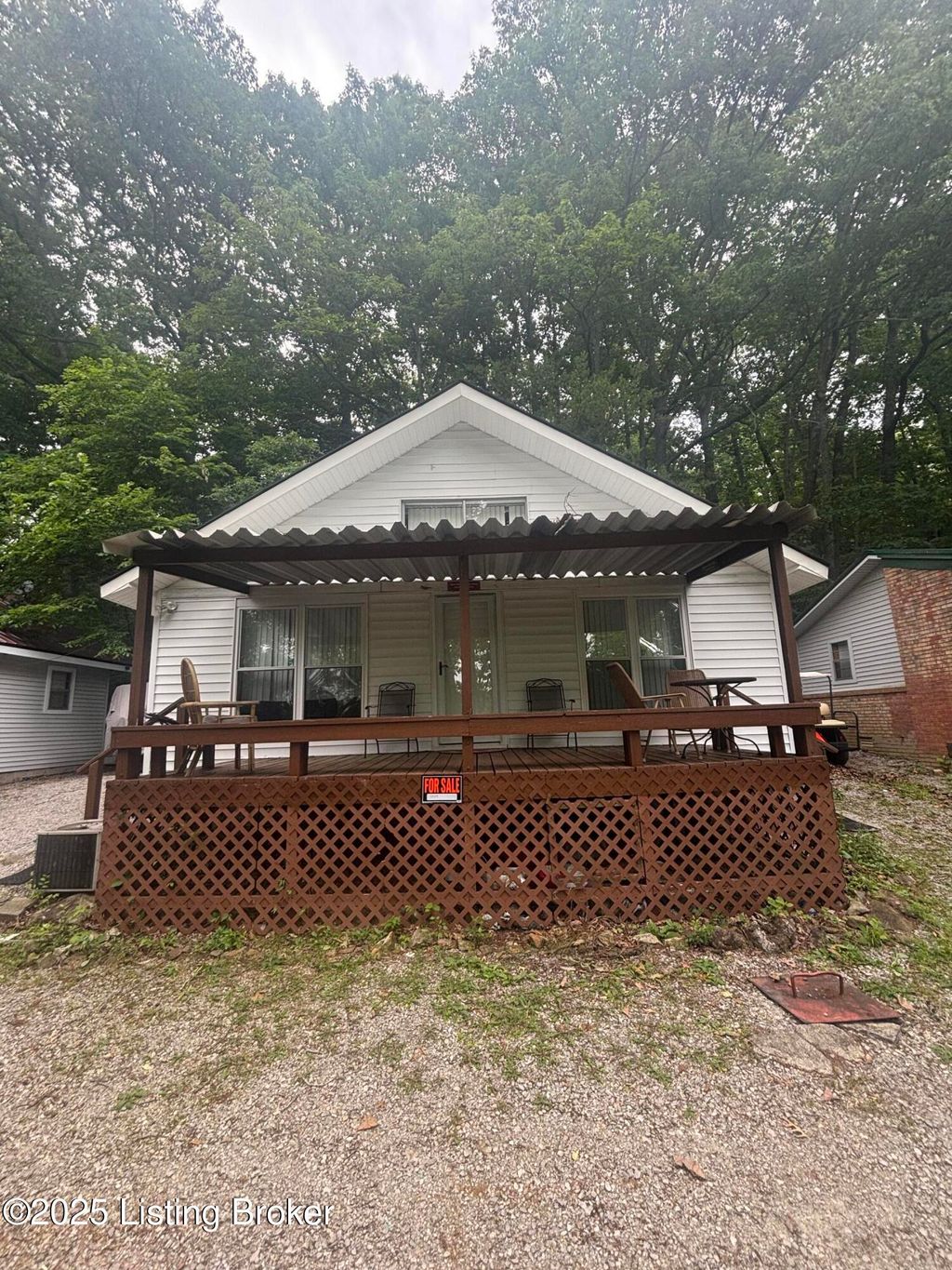 Photo of 1009 Wilderness Rd, Mammoth Cave, KY 42259 (MLS # 1711700)
