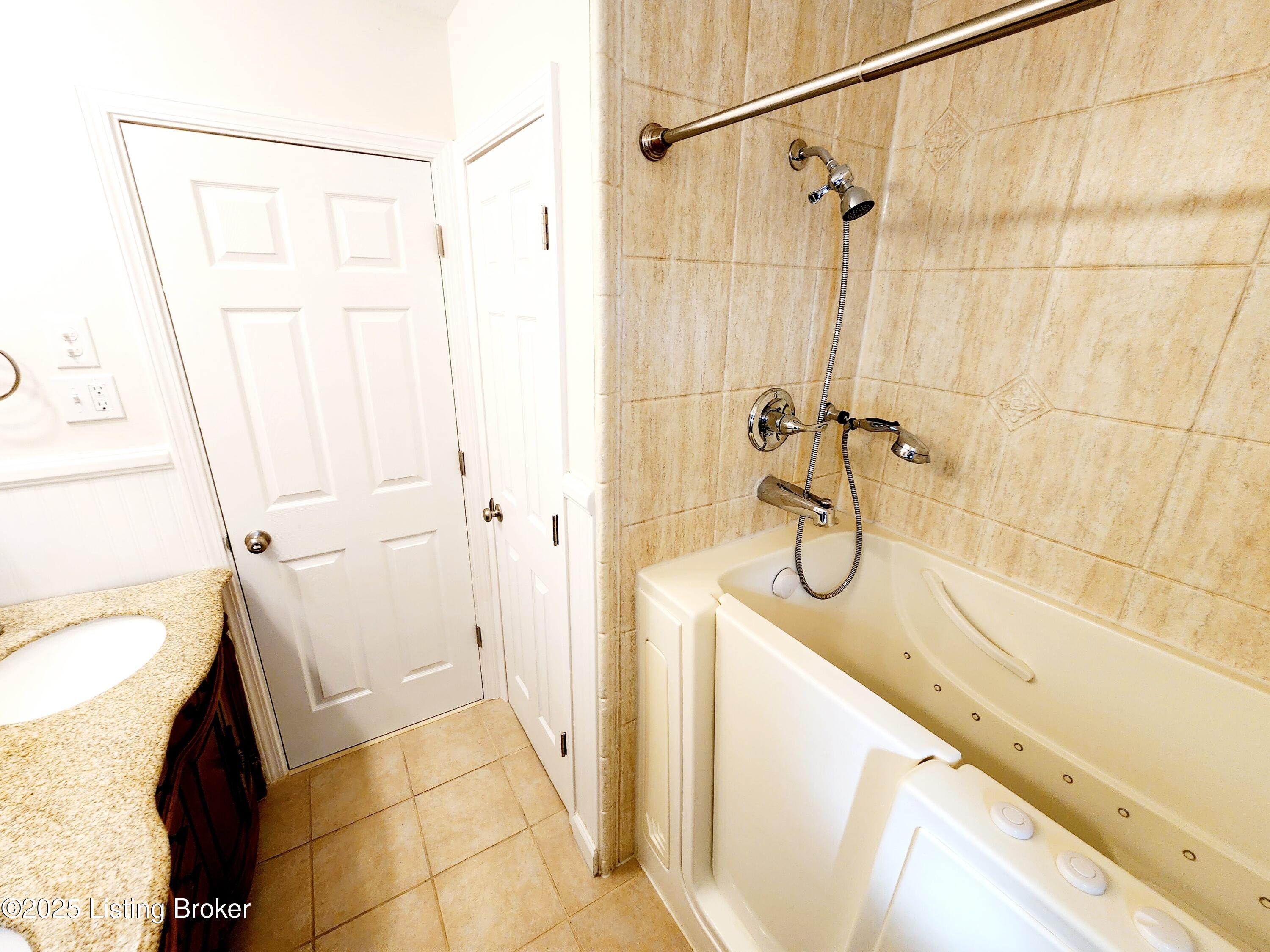 9125 Wanlou Dr, Louisville, Pennsylvania image 31