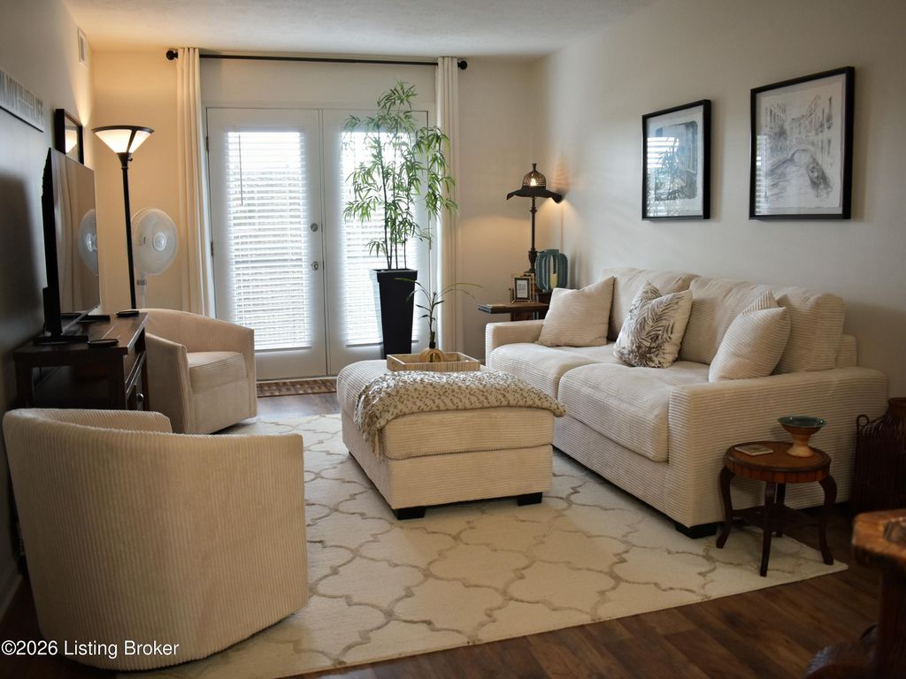 Photo of 8101 Wendamoor Dr # 19-1, Louisville, KY 40228 (MLS # 1714469)