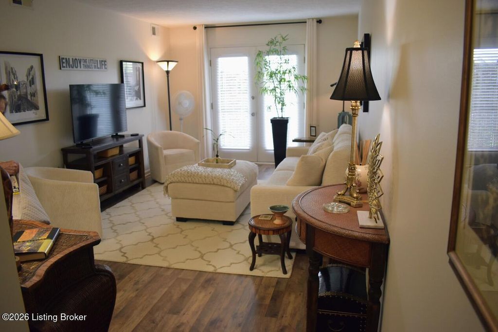 Photo of 8101 Wendamoor Dr # 19-1, Louisville, KY 40228 (MLS # 1714469)