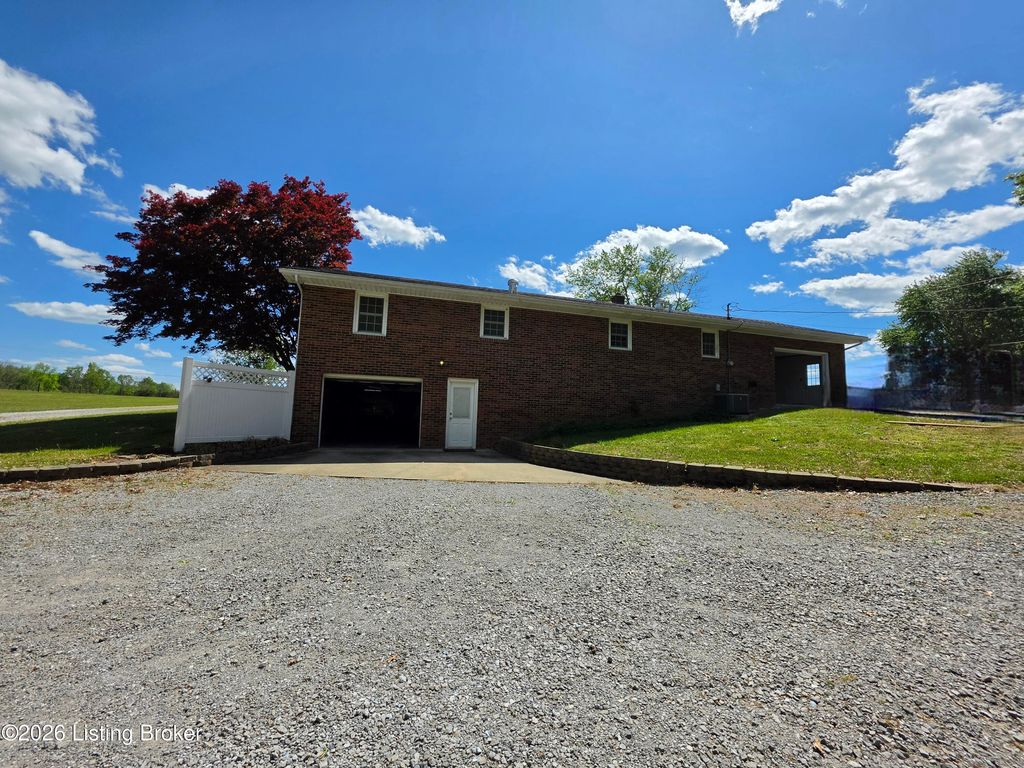 Photo of 1088 Knifley Rd, Campbellsville, KY 42718 (MLS # 1715019)