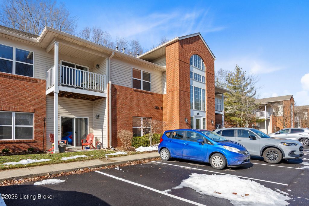 Photo of 9106 Hawthorne Pointe Dr #UNIT 102, Louisville, KY 40272 (MLS # 1708972)