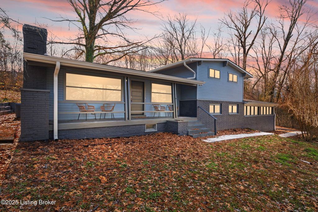 Photo of 5901 Stansbury Ln, Louisville, KY 40291 (MLS # 1709990)