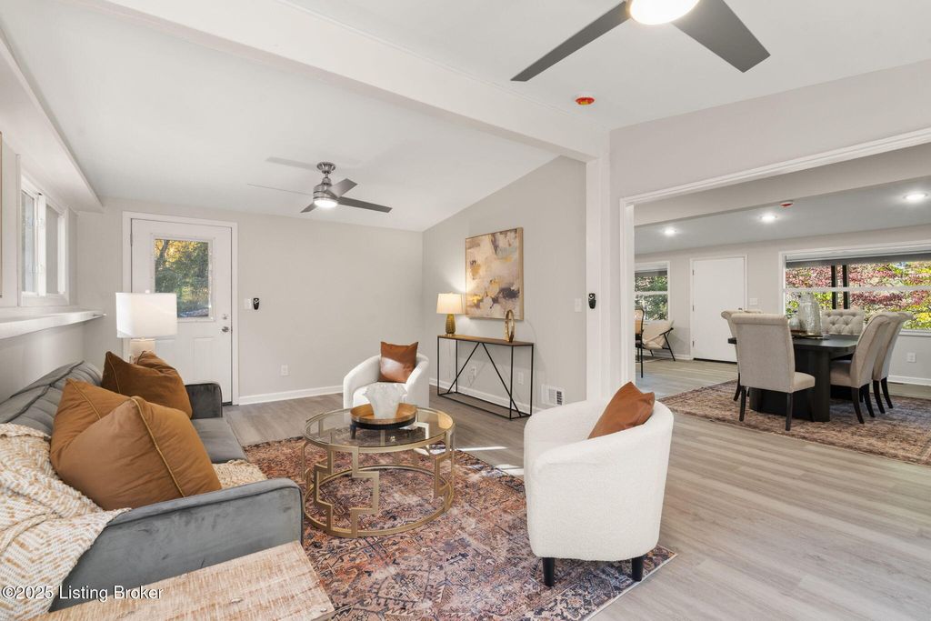 Photo of 5901 Stansbury Ln, Louisville, KY 40291 (MLS # 1709990)