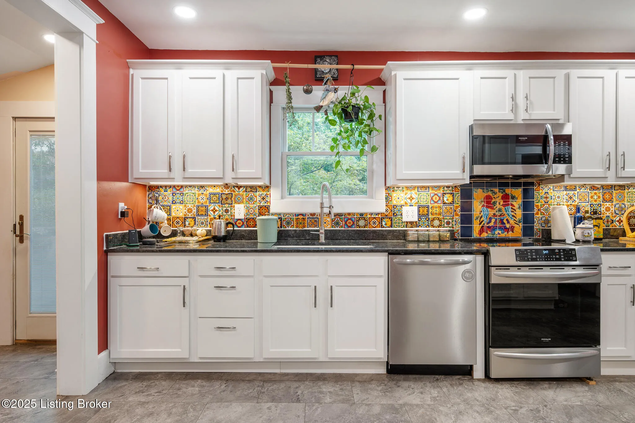 Louisville, Kentucky 40205, United States, 3 Bedrooms Bedrooms, ,1 BathroomBathrooms,Residential,Active,233669