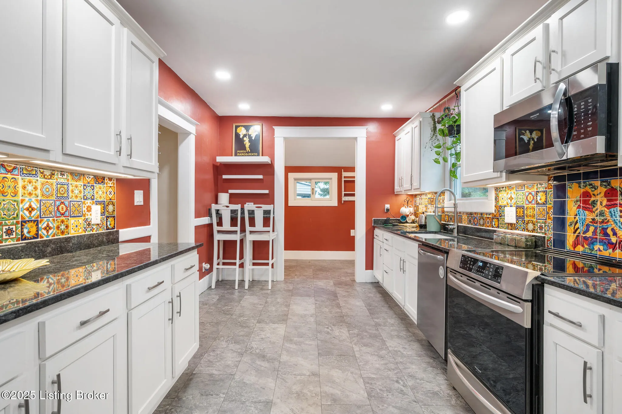 Louisville, Kentucky 40205, United States, 3 Bedrooms Bedrooms, ,1 BathroomBathrooms,Residential,Active,233669