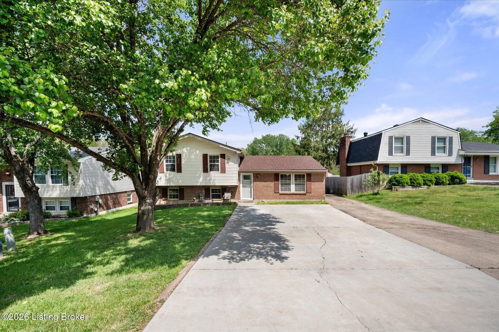 Photo of 7329 Sideoats Dr, Crestwood, KY 40014 (MLS # 1712361)