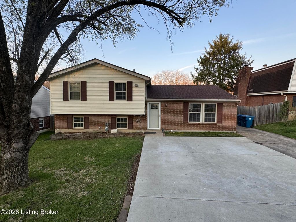 Photo of 7329 Sideoats Dr, Crestwood, KY 40014 (MLS # 1712361)