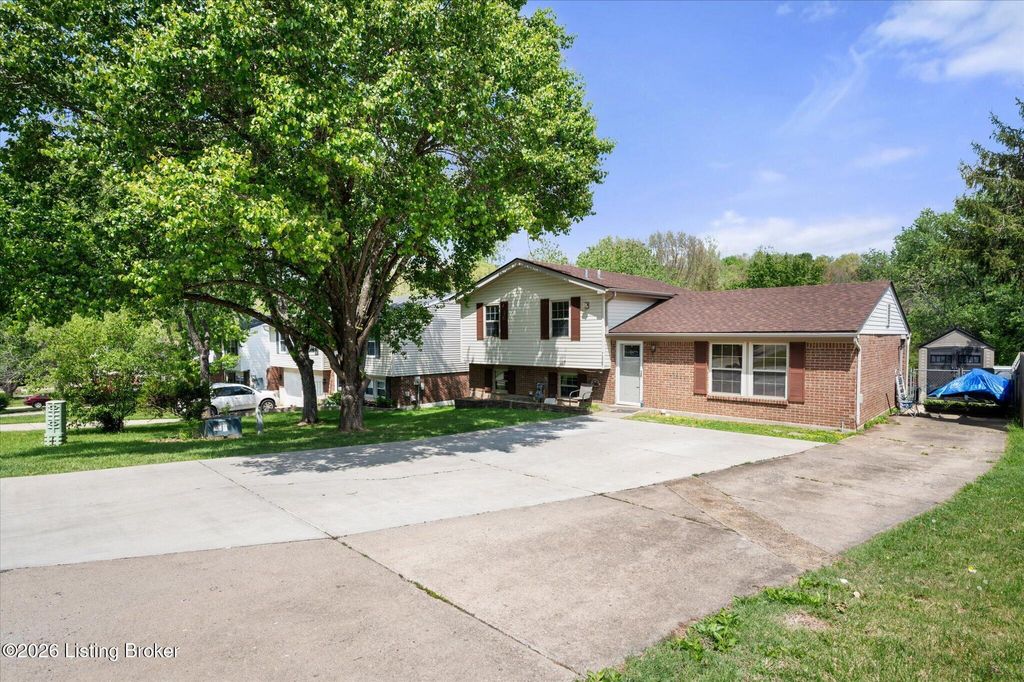 Photo of 7329 Sideoats Dr, Crestwood, KY 40014 (MLS # 1712361)