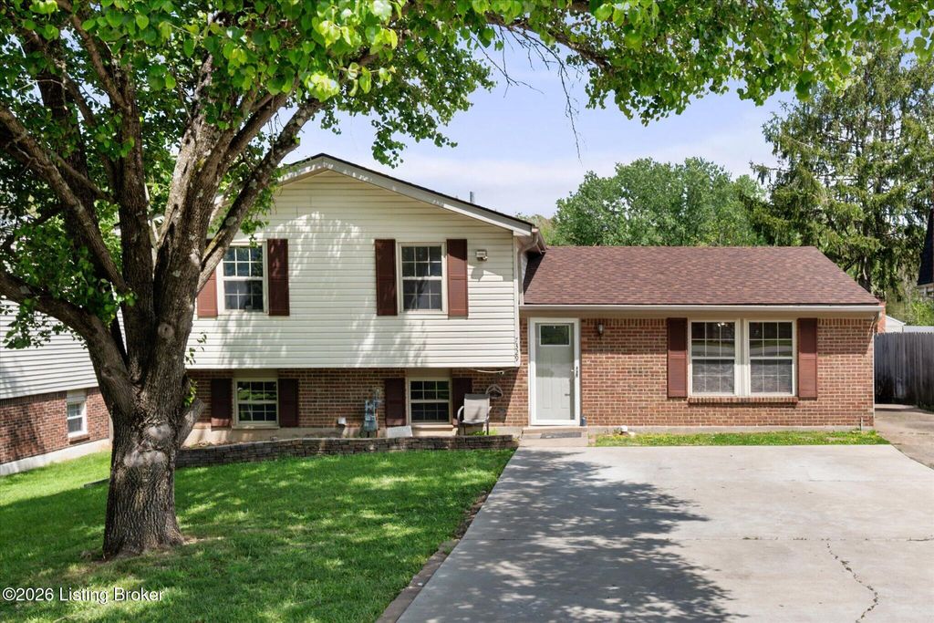 Photo of 7329 Sideoats Dr, Crestwood, KY 40014 (MLS # 1712361)