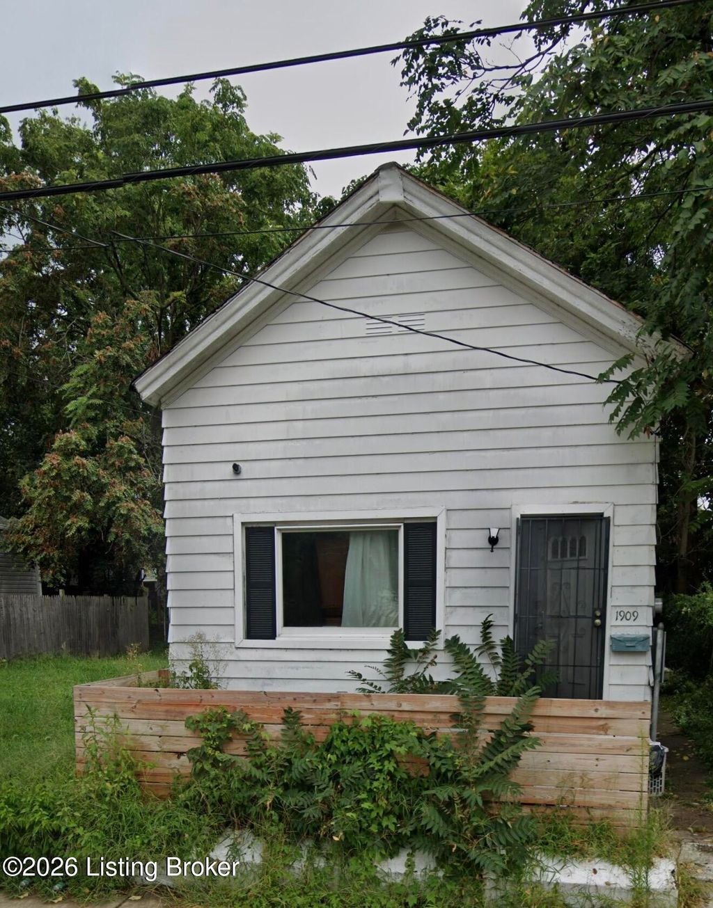 Photo of 1909 Bank St, Louisville, KY 40203 (MLS # 1711023)