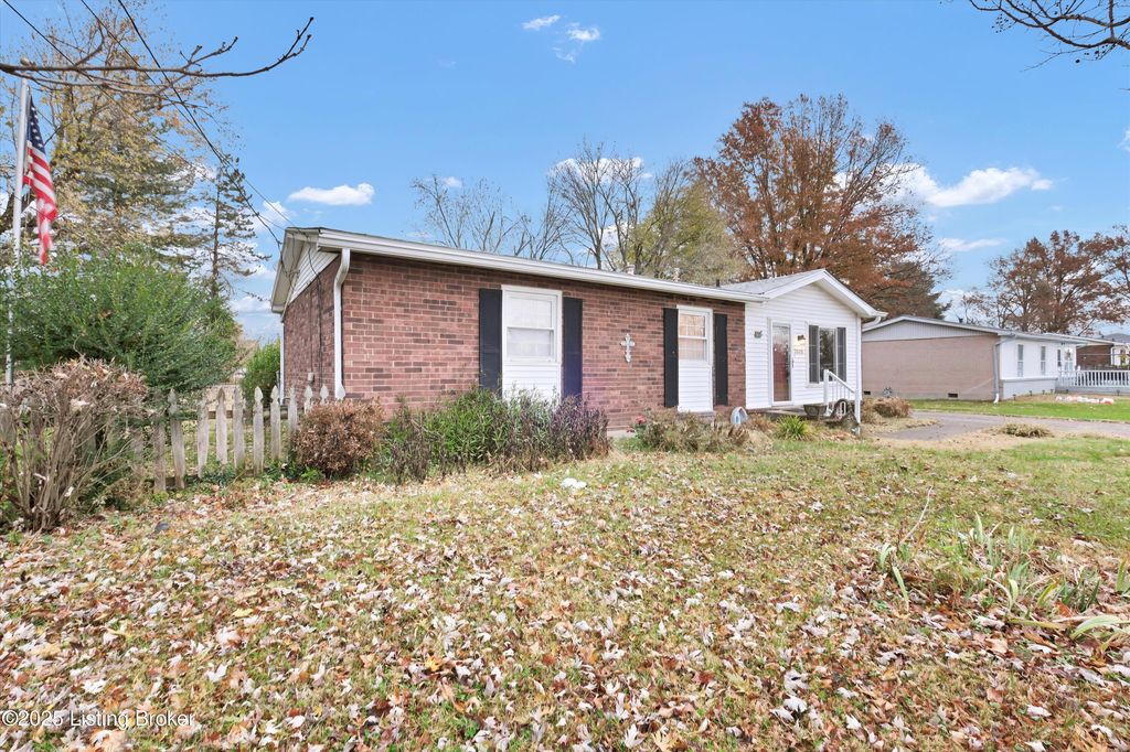 Photo of 7509 Sherrard Dr, Louisville, KY 40258 (MLS # 1703863)
