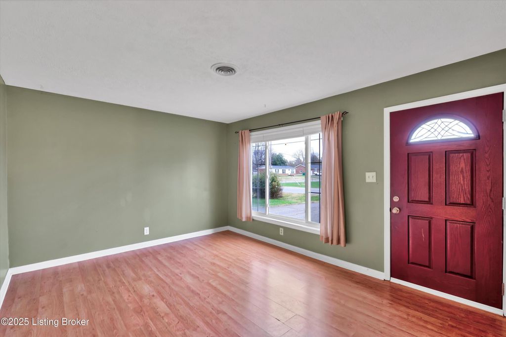 Photo of 7509 Sherrard Dr, Louisville, KY 40258 (MLS # 1703863)