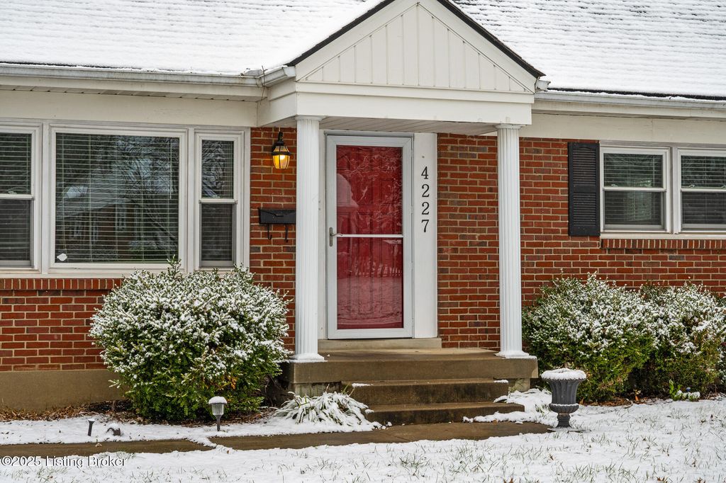 Photo of 4227 Hillbrook Dr, Louisville, KY 40220 (MLS # 1705224)