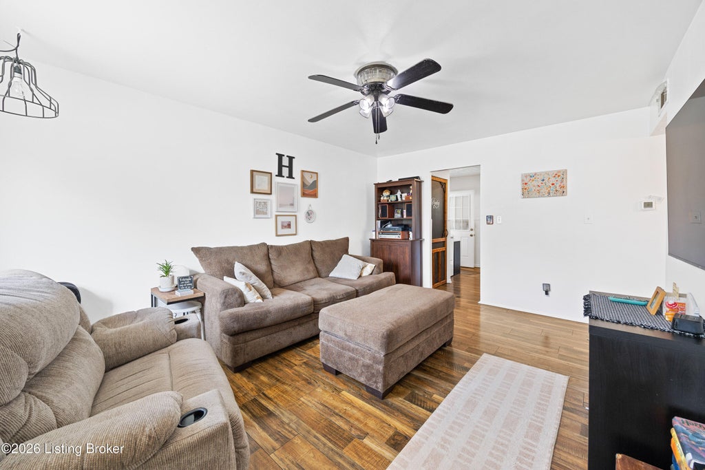 Photo of 725 Glengarry Dr, Fairdale, KY 40118 (MLS # 1724048)