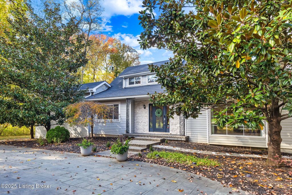 Photo of 11805 Cedardale Rd, Anchorage, KY 40223 (MLS # 1703516)