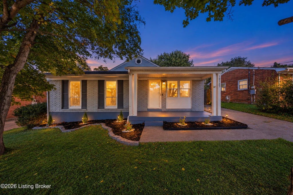Photo of 10107 McNeely Lake Dr, Louisville, KY 40229 (MLS # 1731195)