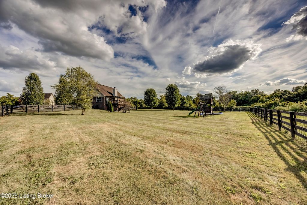 Photo of 4601 Clarkhurst Cir, Smithfield, KY 40068 (MLS # 1696553)