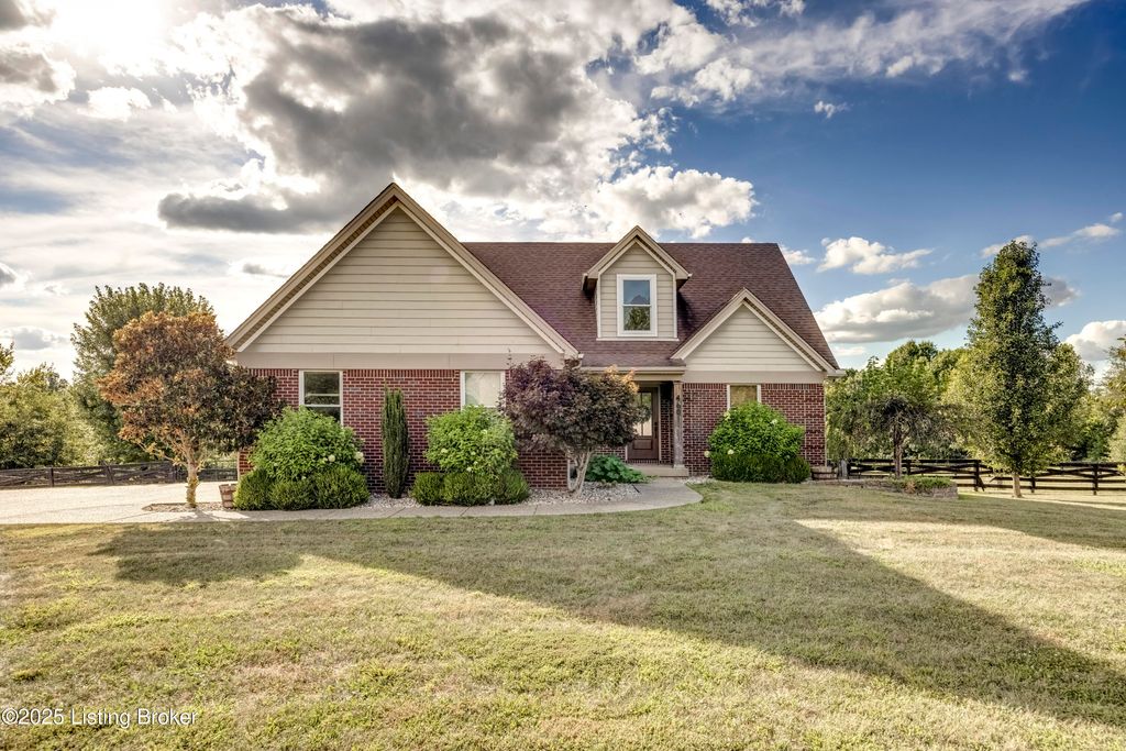 Photo of 4601 Clarkhurst Cir, Smithfield, KY 40068 (MLS # 1696553)
