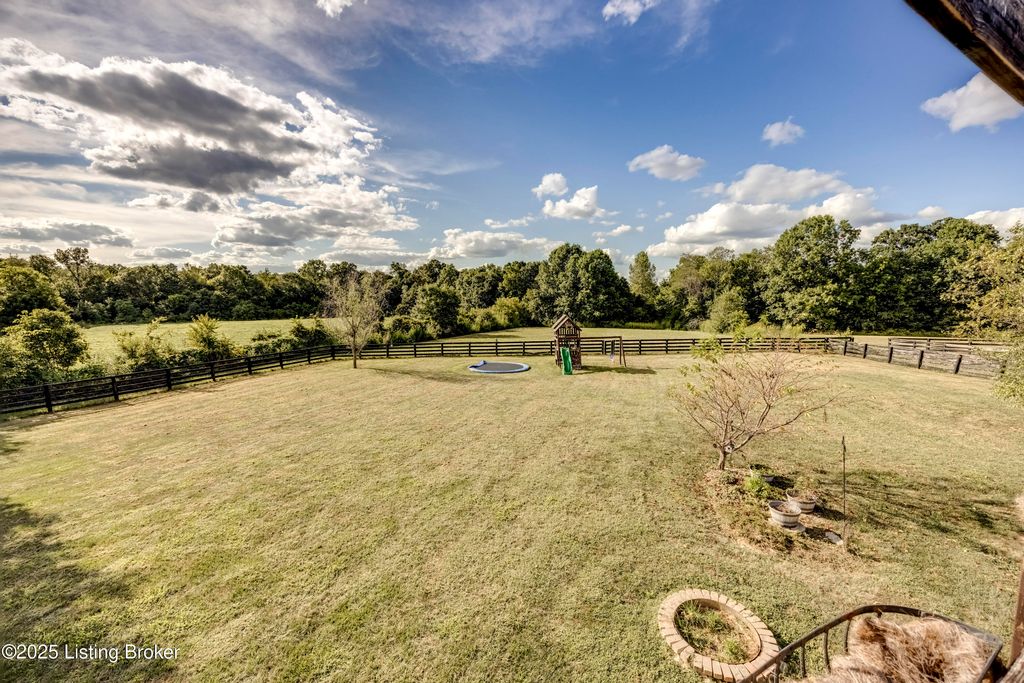Photo of 4601 Clarkhurst Cir, Smithfield, KY 40068 (MLS # 1696553)