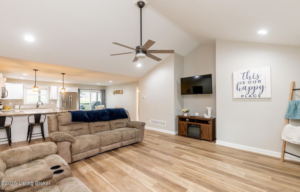 Photo of 100 Nashville Ct, Taylorsville, KY 40071 (MLS # 1703714)