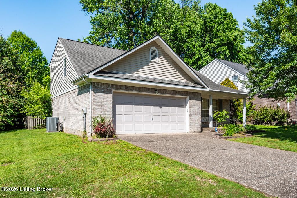 Photo of 11813 Oak Bay Dr, Louisville, KY 40245 (MLS # 1717662)