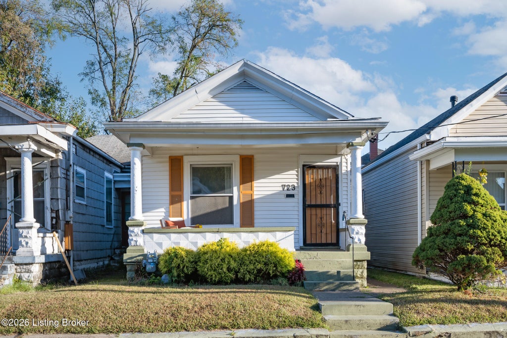 Photo of 723 Gwendolyn St, Louisville, KY 40203 (MLS # 1731715)