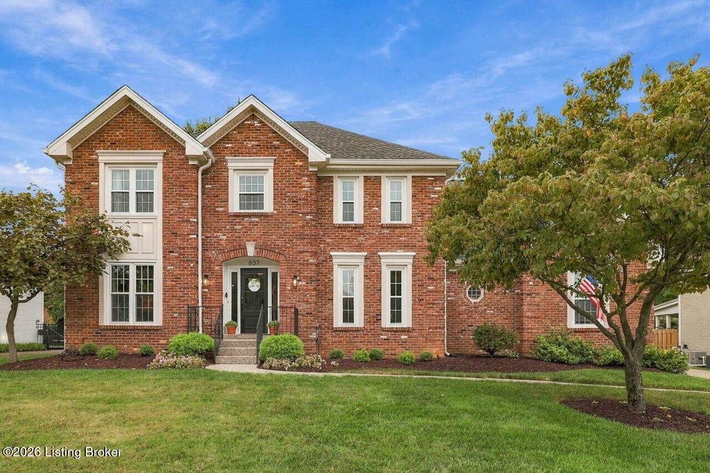 Photo of 807 Foxfire Dr, Louisville, KY 40223 (MLS # 1730091)