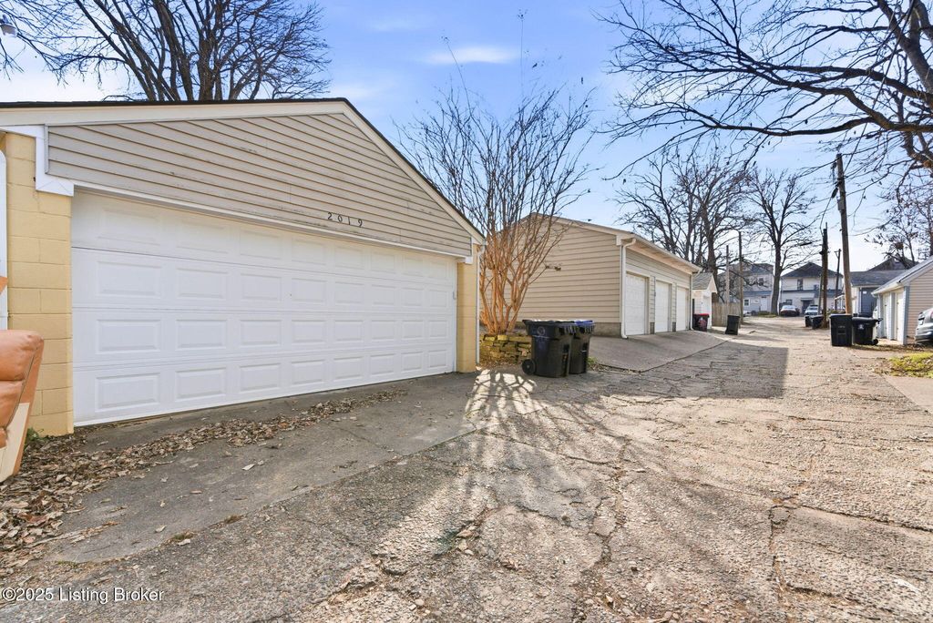 Photo of 2019 Bonnycastle Ave, Louisville, KY 40205 (MLS # 1712934)