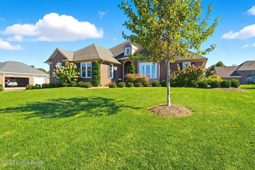 Photo of 12613 Ridgemoor Dr, Prospect, KY 40059 (MLS # 1701582)