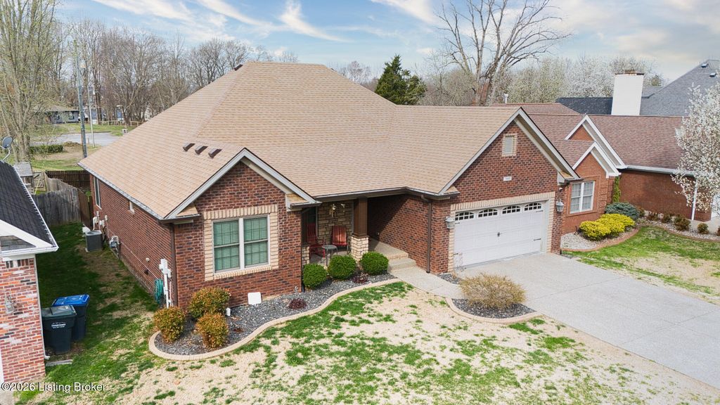 Photo of 7220 Oakburn Dr, Louisville, KY 40258 (MLS # 1711779)