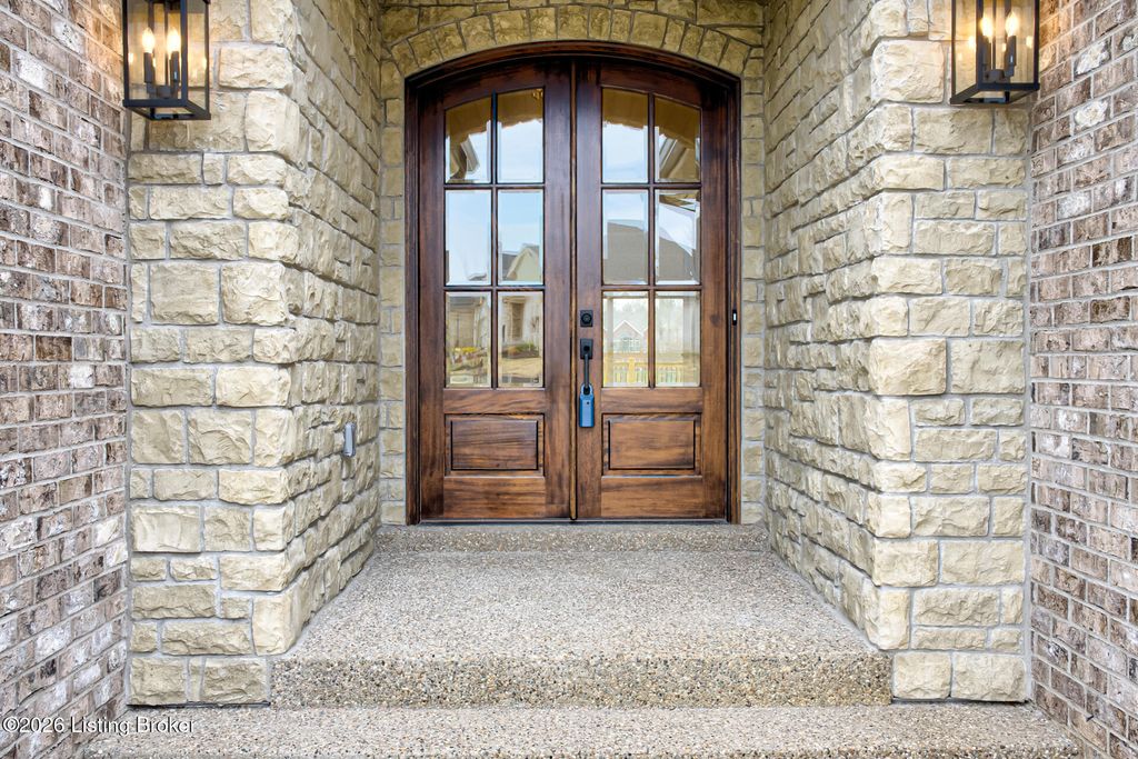 Photo of 2020 Lakeview Villas Pl, Louisville, KY 40245 (MLS # 1706704)