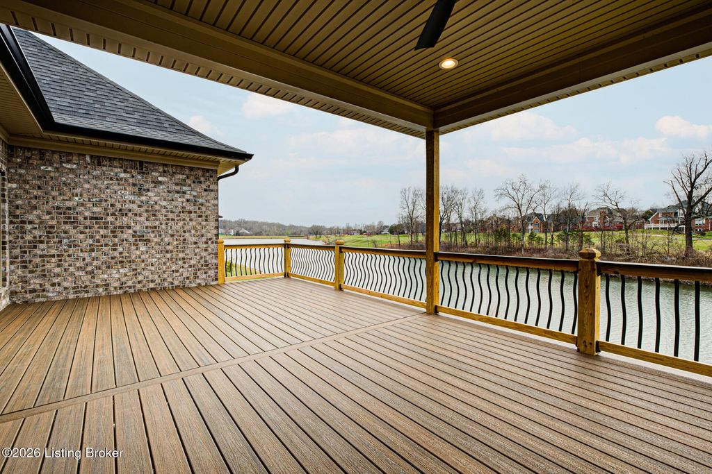 Photo of 2020 Lakeview Villas Pl, Louisville, KY 40245 (MLS # 1706704)