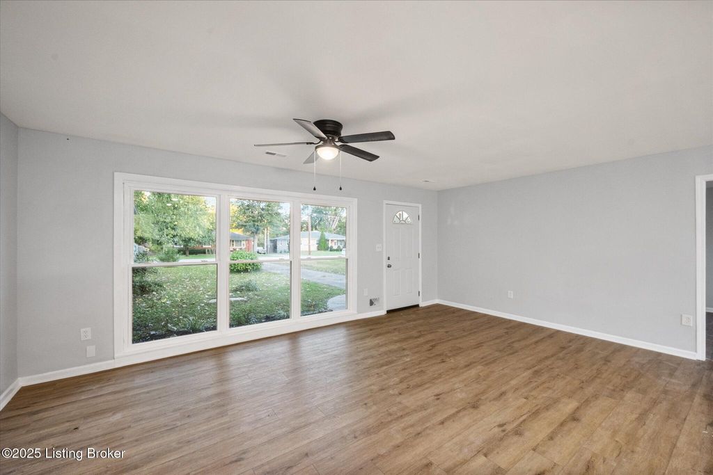 Photo of 4321 Dohn Ave, Louisville, KY 40216 (MLS # 1701596)