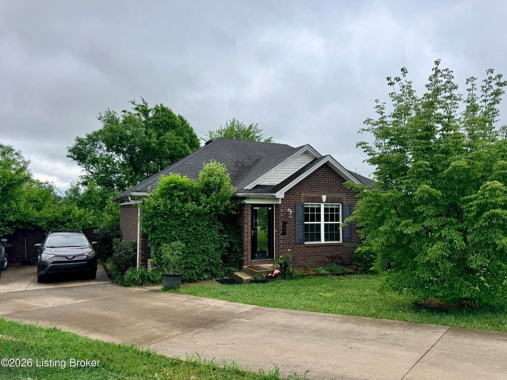 Photo of 104 Adams Ct, Bardstown, KY 40004 (MLS # 1715896)