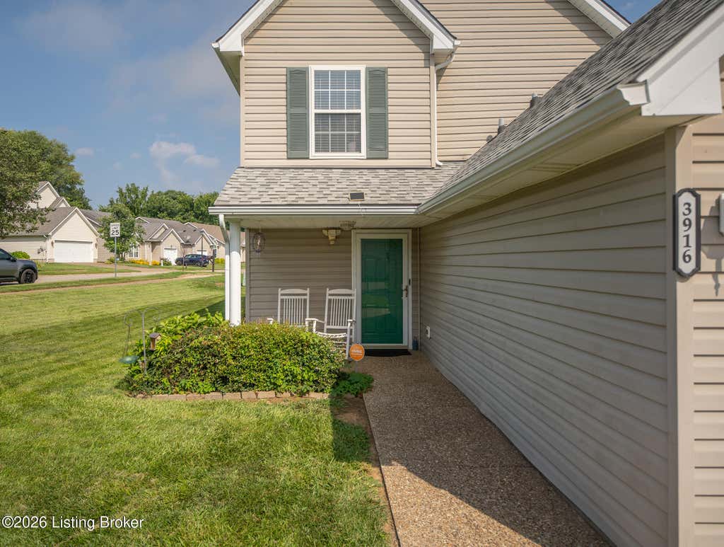 Photo of 3916 Mimosa View Dr, Louisville, KY 40299 (MLS # 1726481)