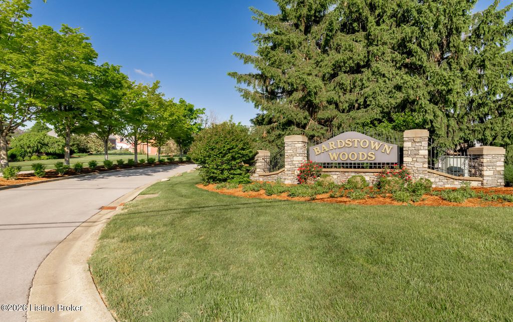 Photo of 10720 Bardstown Woods Blvd, Louisville, KY 40291 (MLS # 1716012)