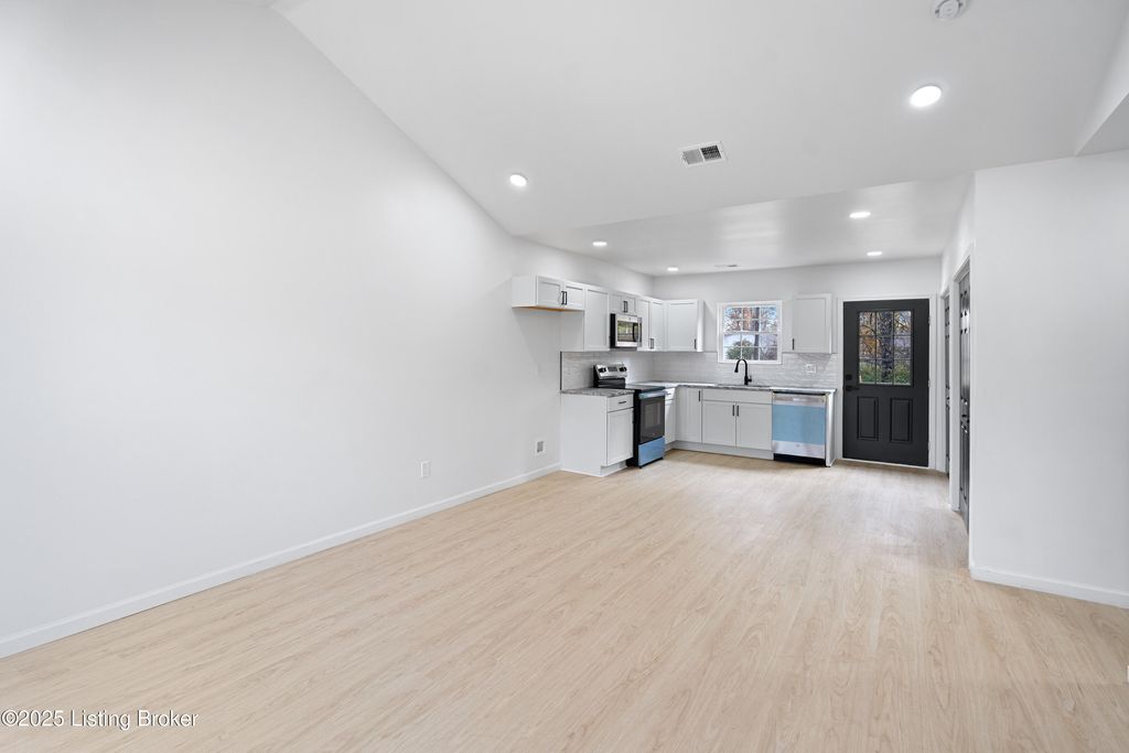 Photo of 6715 Memory Ln, Louisville, KY 40258 (MLS # 1703868)